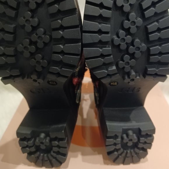 New GB
Pop-Star Plaid Rhinestone Buckle Lug Sole Booties - Picture 10 of 14